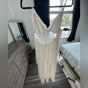 WHITE LACE JUMPSUIT